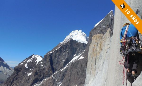Cerro Cota 2000. Fabián Londoño encara los primeros largos de granito vertical.